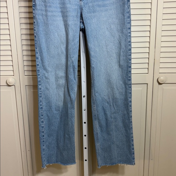 Abercrombie & Fitch Mid Rise 90's Straight Raw Hem Jean Size 30 Regular - Picture 8 of 16
